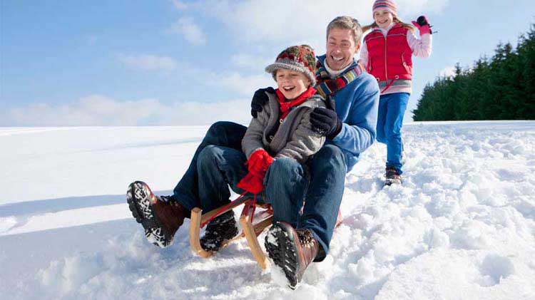 493-keeping-kids-safe-when-sledding-wide