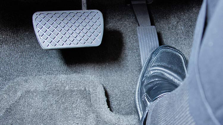 8 quick steps to take if your gas pedal sticks
