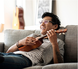 couple looking at car damage