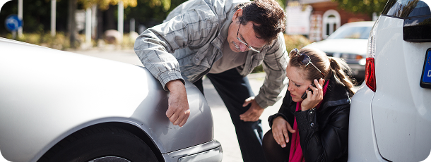State Farm agent helping a customer